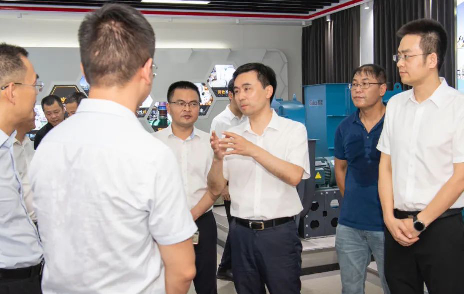 聚英環(huán)保:金進富赴企業(yè)調(diào)研經(jīng)濟穩(wěn)進提質(zhì)工作時強調(diào):穩(wěn)生產(chǎn)強創(chuàng)新拓市場 為“兩個先行”打下堅實基礎(chǔ)